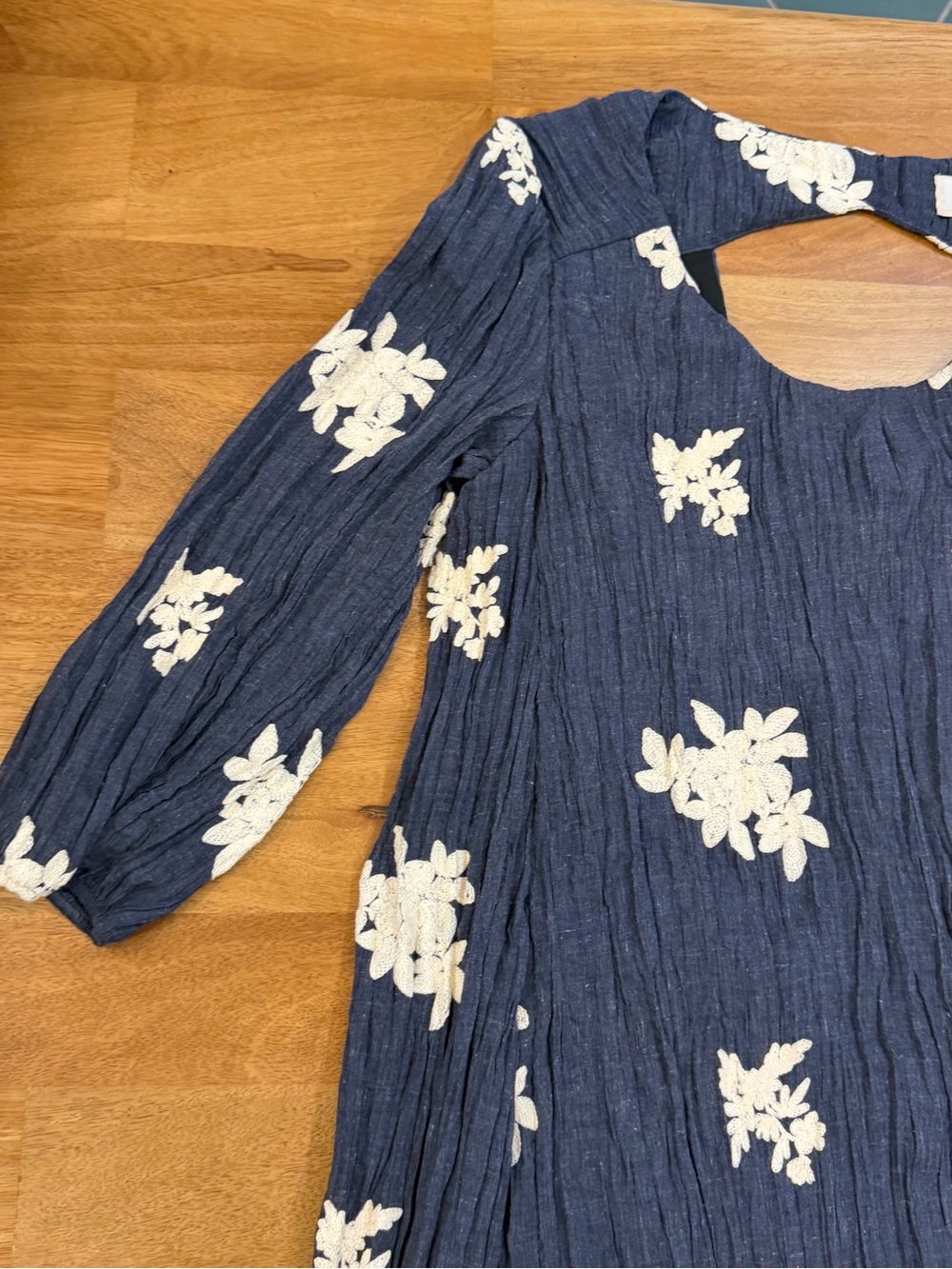 Beige by eci Navy Mini Dress with Cream Floral Embroidery Size Medium - Picture 4 of 12